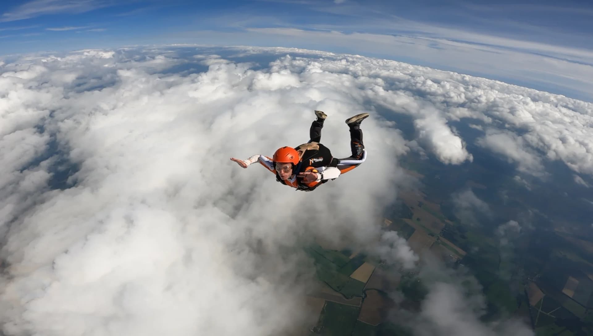 Photo 2025-08-skydive.webp