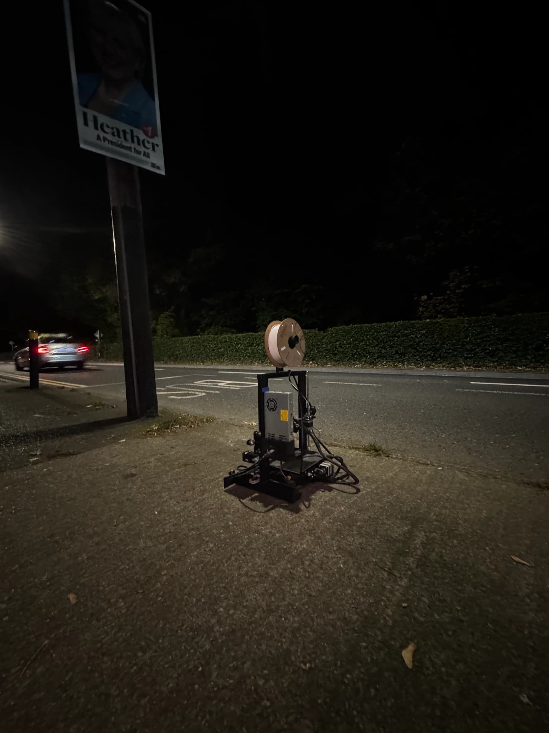 Photo 2025-10-roadside-robot.webp