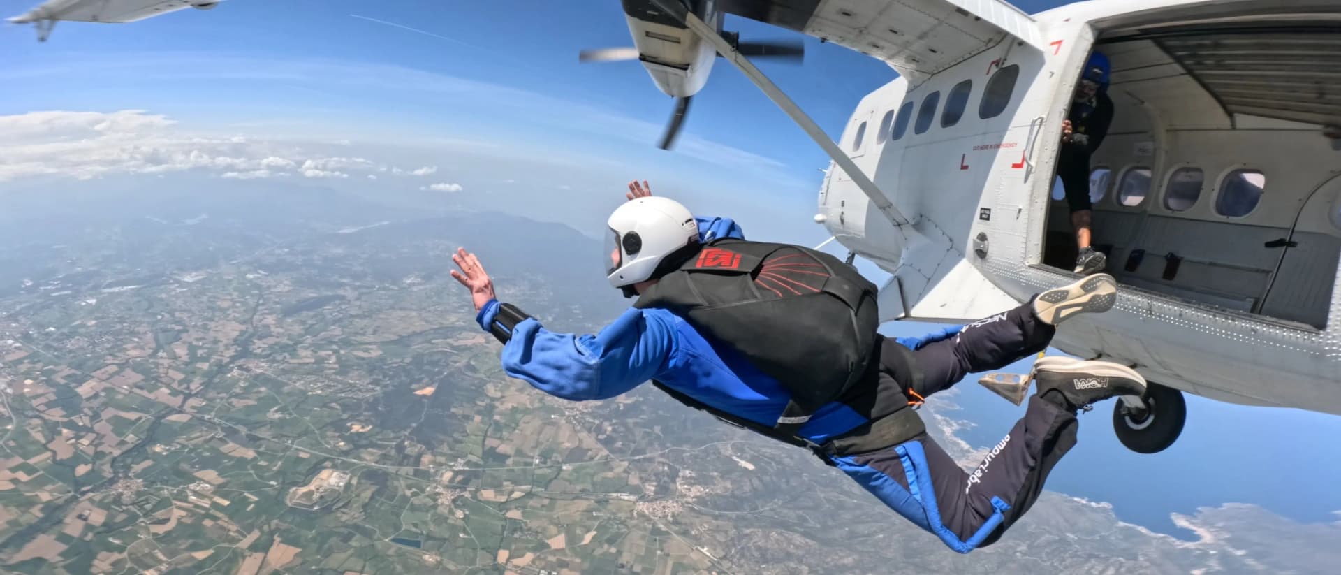 Photo 2026-skydiving-plane-exit.webp